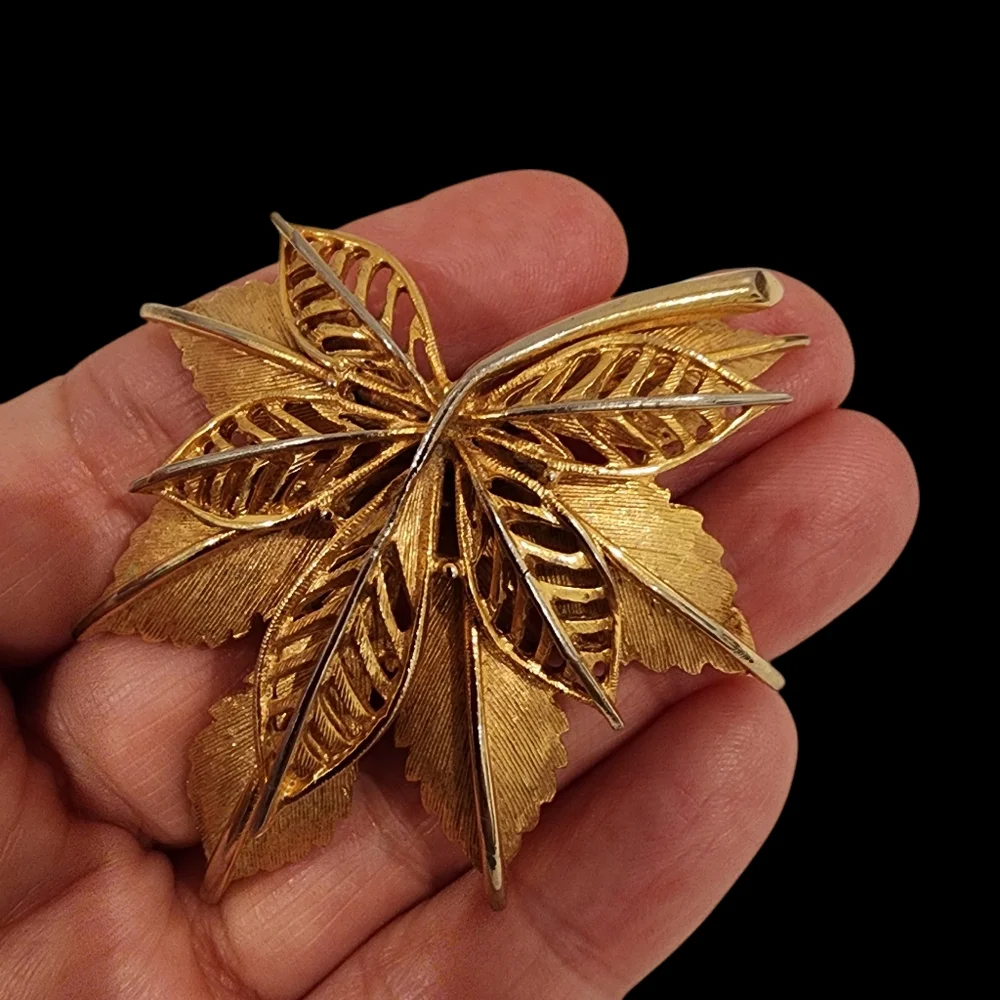 1950s vintage brooch pin leaf brooch gold tone unsigned 1950s fifties 50s